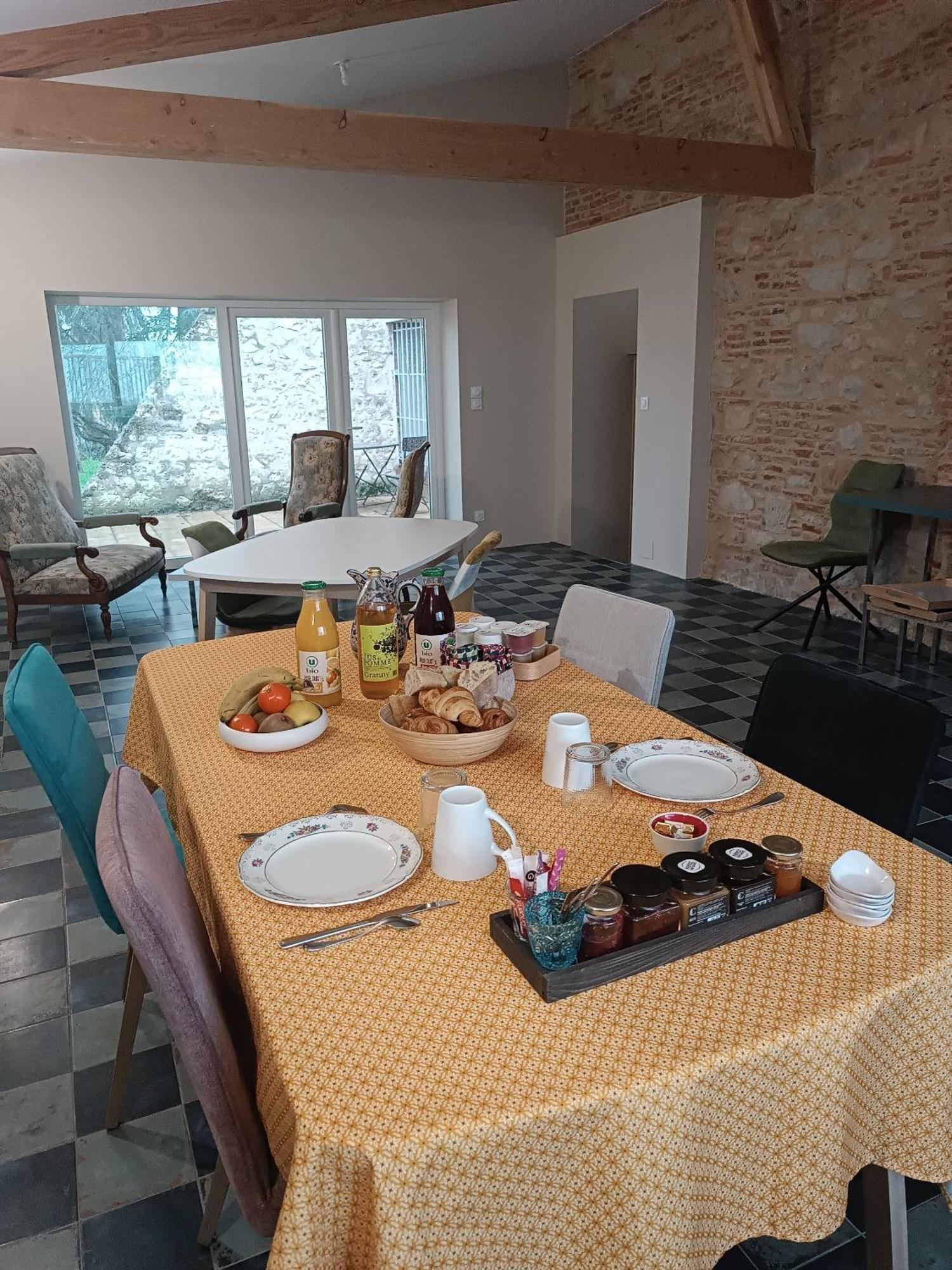 Le Jardin Des Cedres Hotel Lavaur  Bagian luar foto